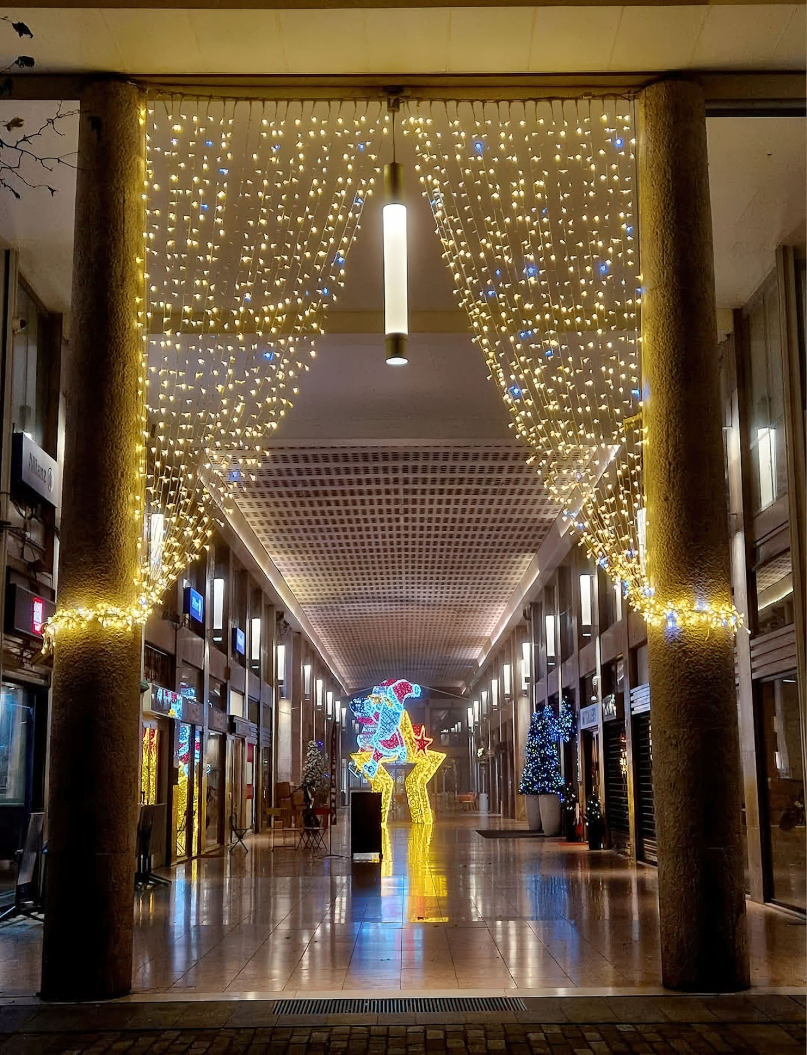 Luci decorative natalizie per negozi e centri commerciali