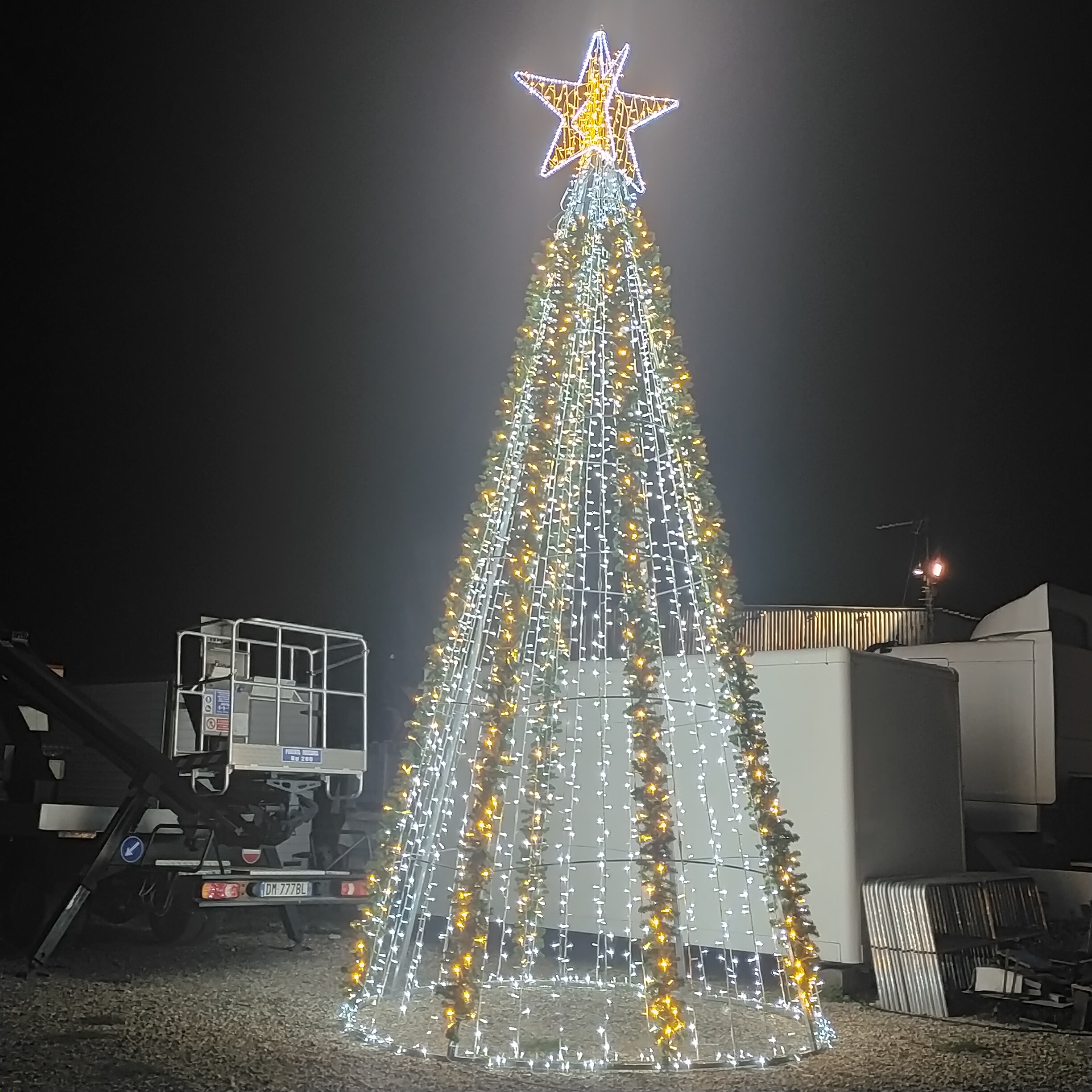 Albero con ghirlanda a cascata